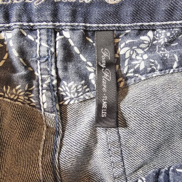 Guess Jeans - Foxy Flare With Peace Sign - Size 13M - 29x30.5 - Picture 11 of 12